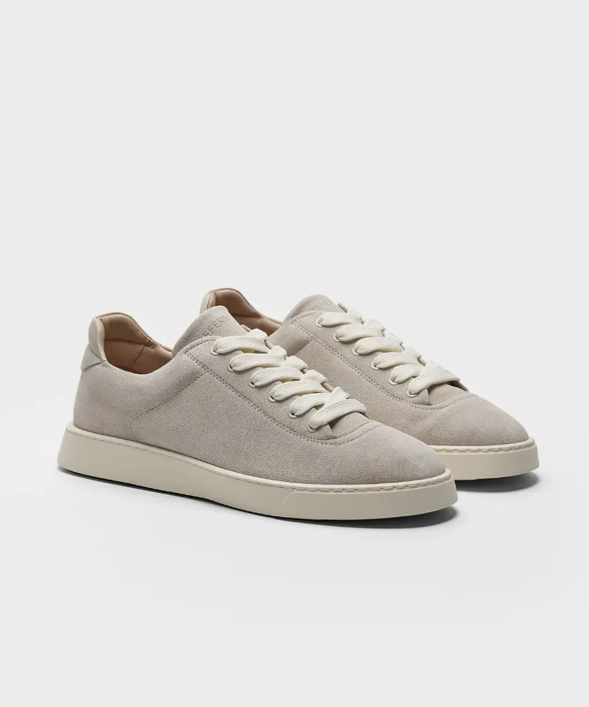 REFERENCTheCassettaCementGreySuede_02.webp