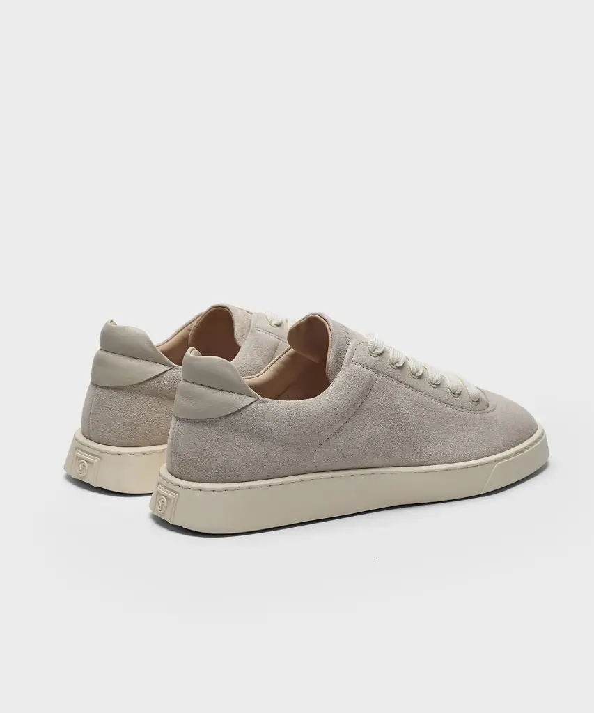 REFERENCTheCassettaCementGreySuede_03.webp